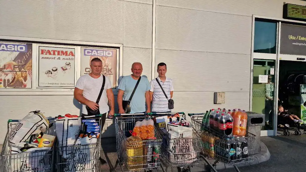 Svaka čast Viki! Pjevačica donirala pakete Socijalno-pedagoškoj životnoj zajednici u Velikoj Kladuši – Ekspanzija.com